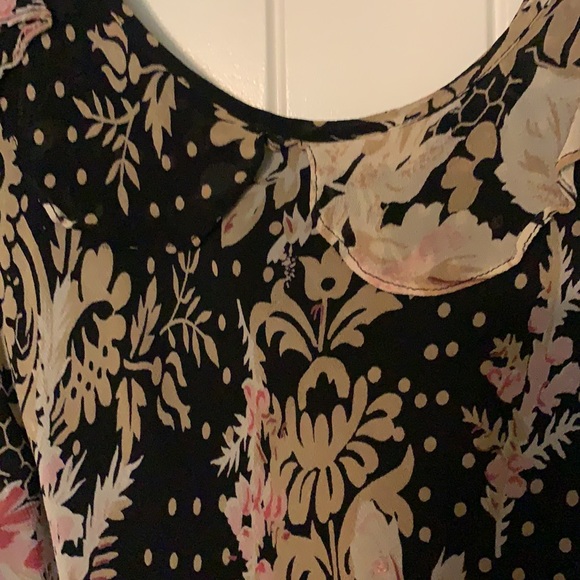 Dress with sequin detail and flutter sleeve - Picture 3 of 4